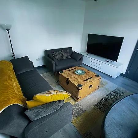 Modern 3 Bedroom House Apartman *
