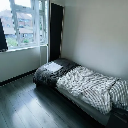 Modern 3 Bedroom House *